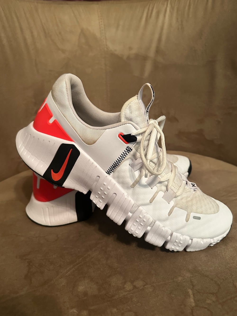 Nike Men’s Metcon 6 white/orange size 11